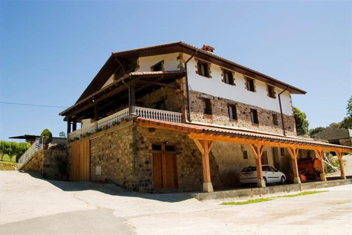 fatxada 2 nekazalturismoa Karakas Zar en Gipuzkoa