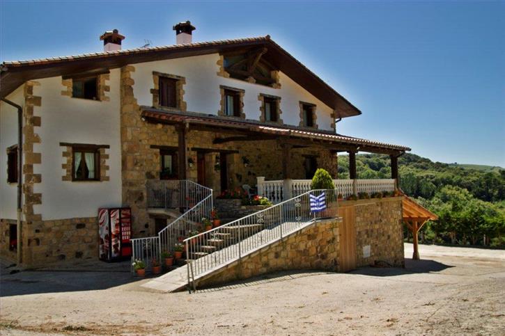fatxada 1 nekazalturismoa Karakas Zar Gipuzkoan