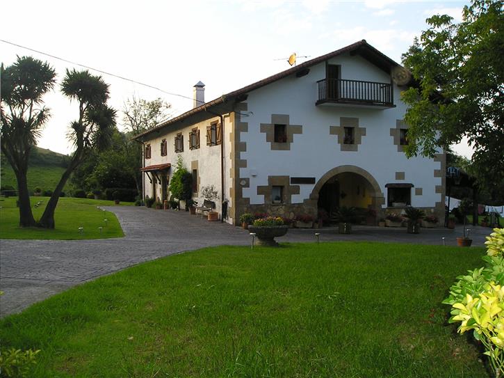 fatxada landa-etxea Iragorri Gipuzkoan