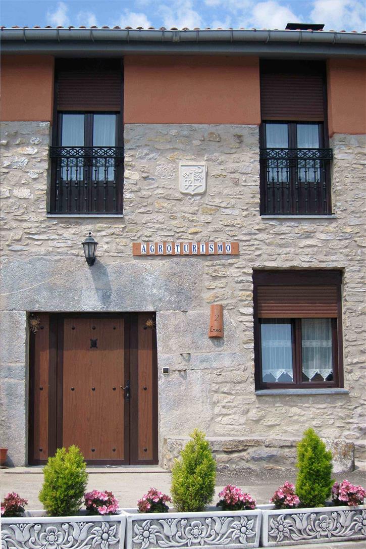 fatxada 1 nekazalturismoa abaienea Araban