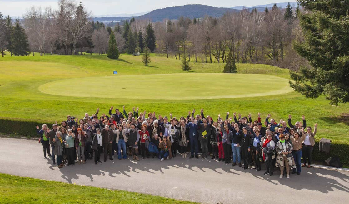 Todos los propietarios de Nekatur reunidos